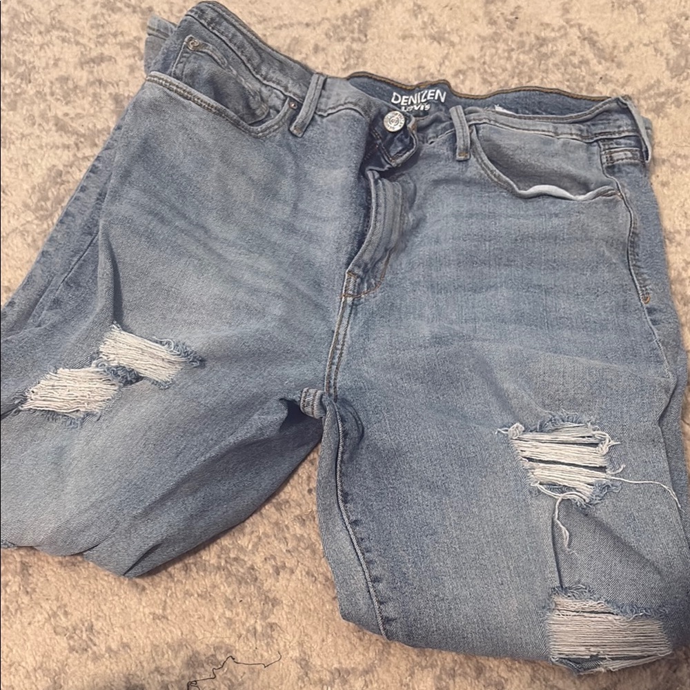 Denizen Distressed Blue Jeans